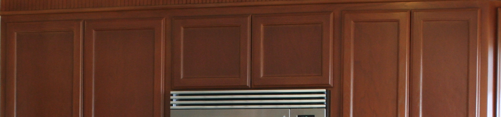 Photo of kitchen with old cabinets before refinishing