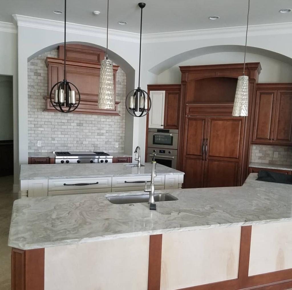 Large traditional kitchen with two-tone color cabinets