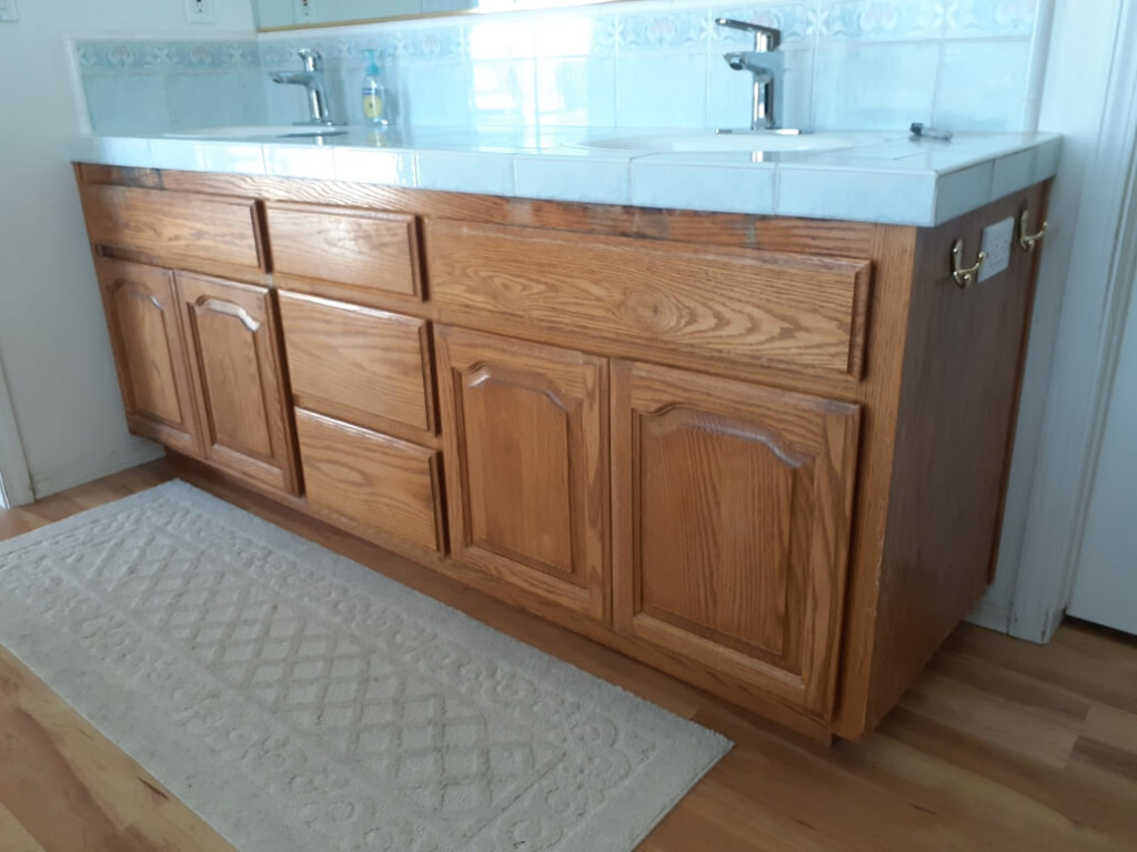 painting bathroom vanity