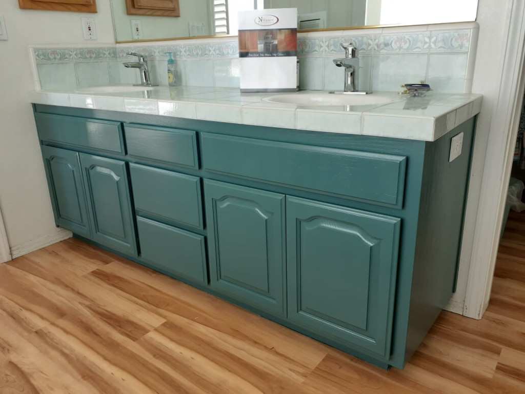 painting bathroom vanity