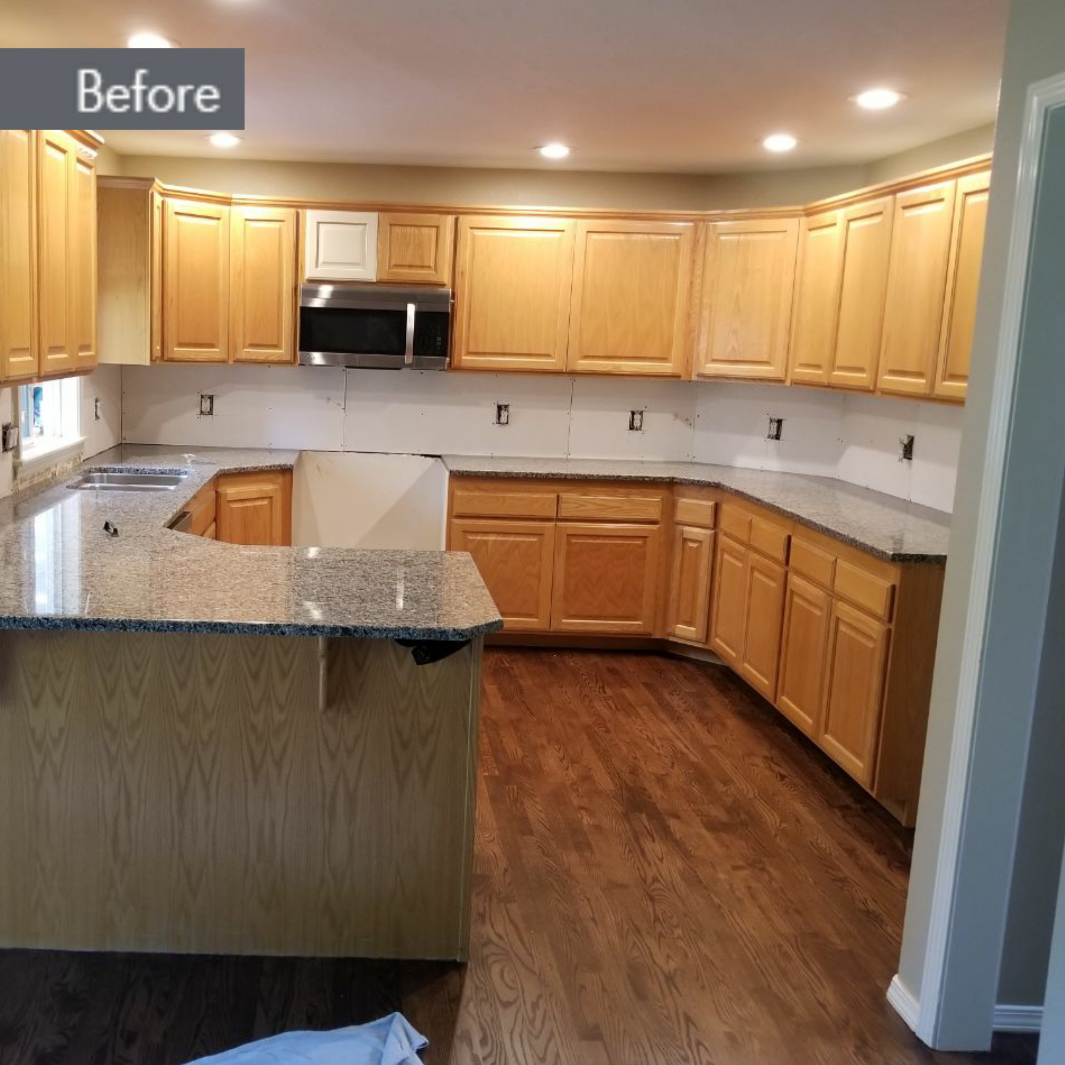 Before-Before and after of a cabinet door and hardware replacement in a Boise kitchen 