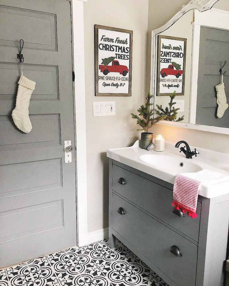 holiday decor bathroom