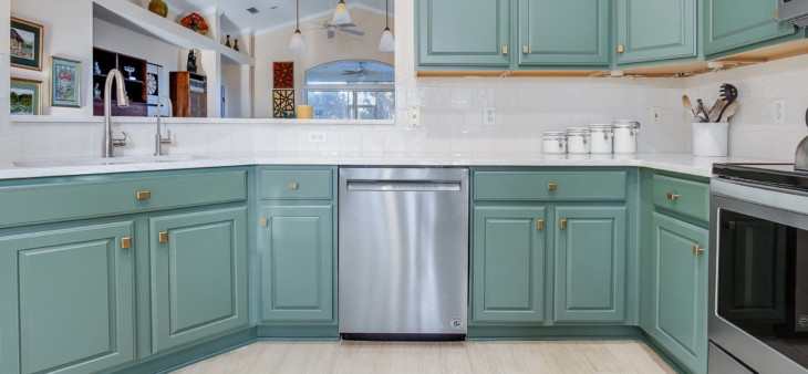 Our Favorite Cabinet Color Trends this Summer