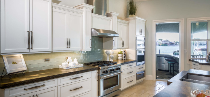 Choosing Cabinet Colors to Fit Your Appliances - KraftMaid