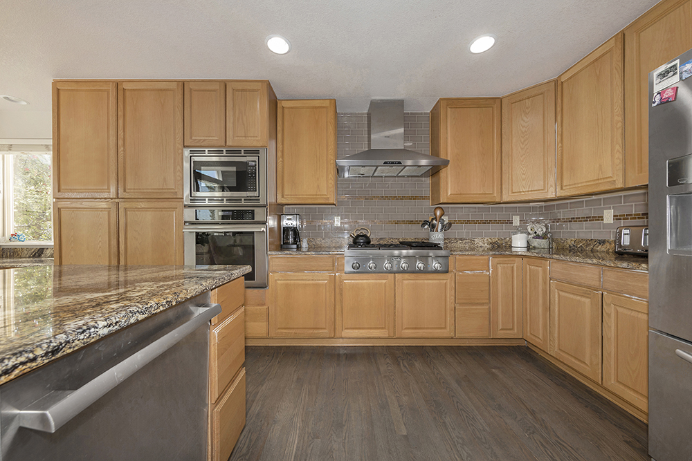 wood kitchen cabinets