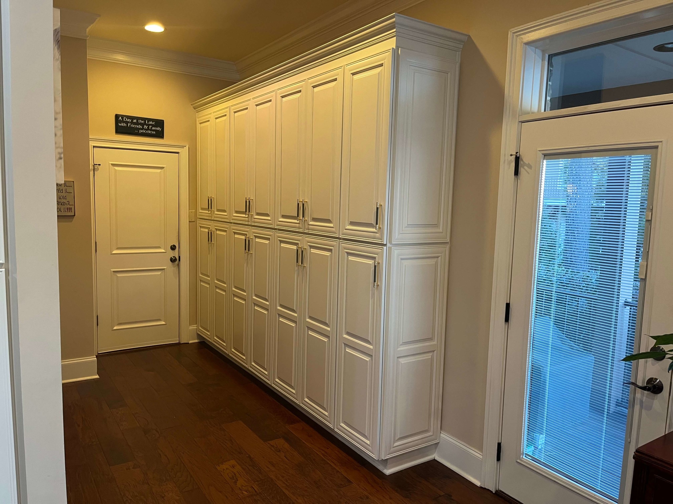 white kitchen cabinets