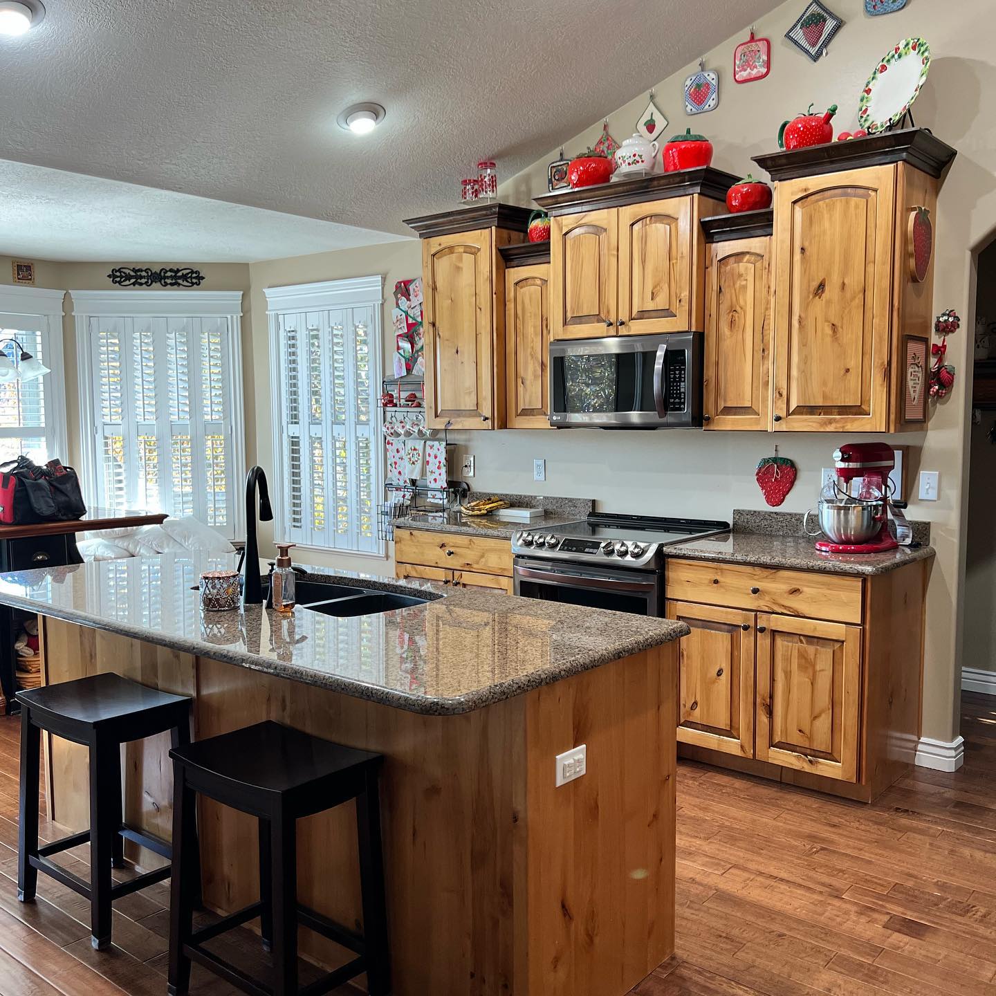 kitchen cabinets before