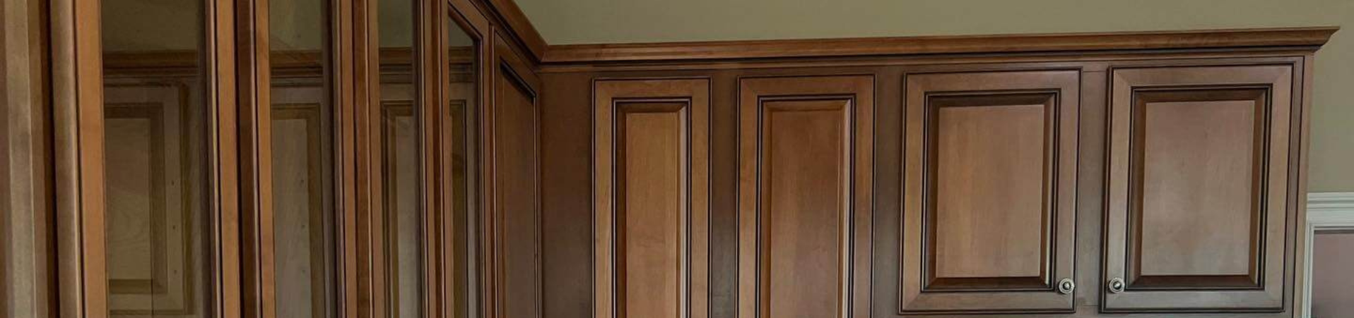 Photo of kitchen with old cabinets before refinishing