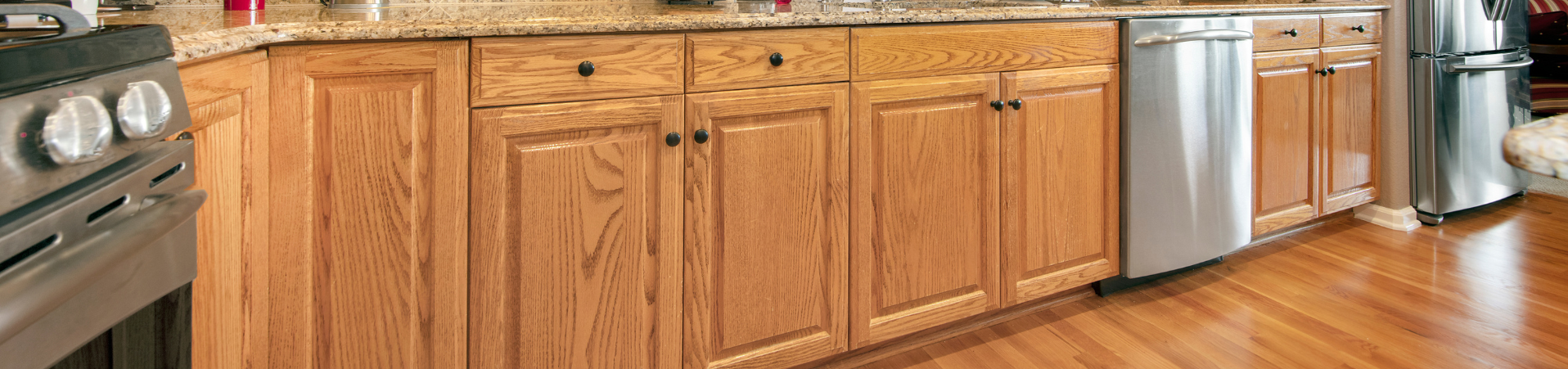 Photo of kitchen with old cabinets before refinishing