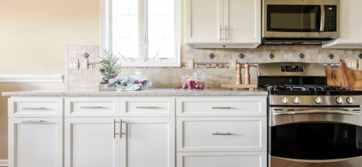 painted kitchen cabinets white