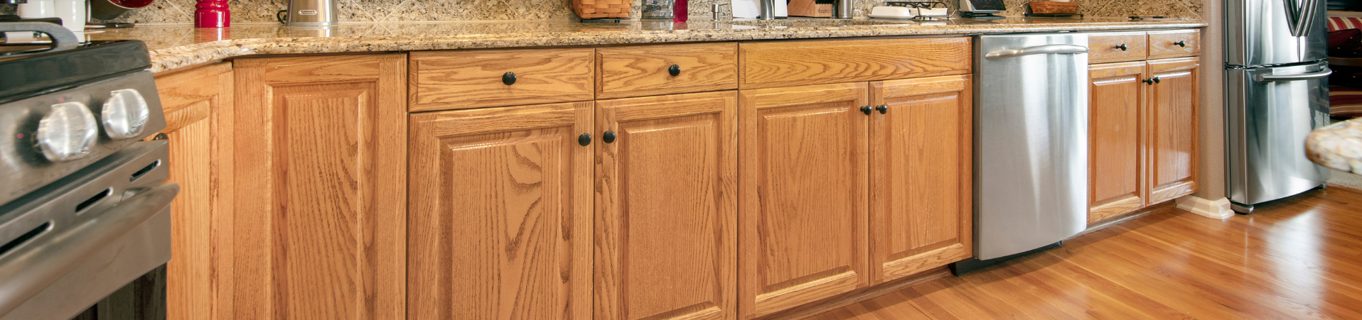 Photo of kitchen with old cabinets before refinishing