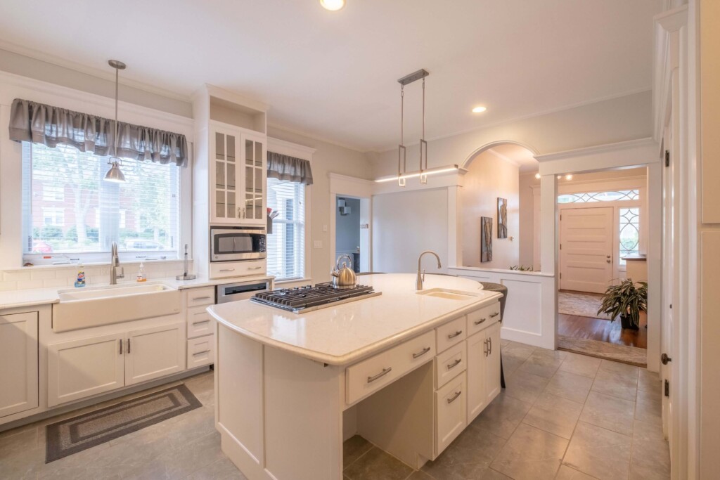 newly painted white kitchen in Arcadia Lakes