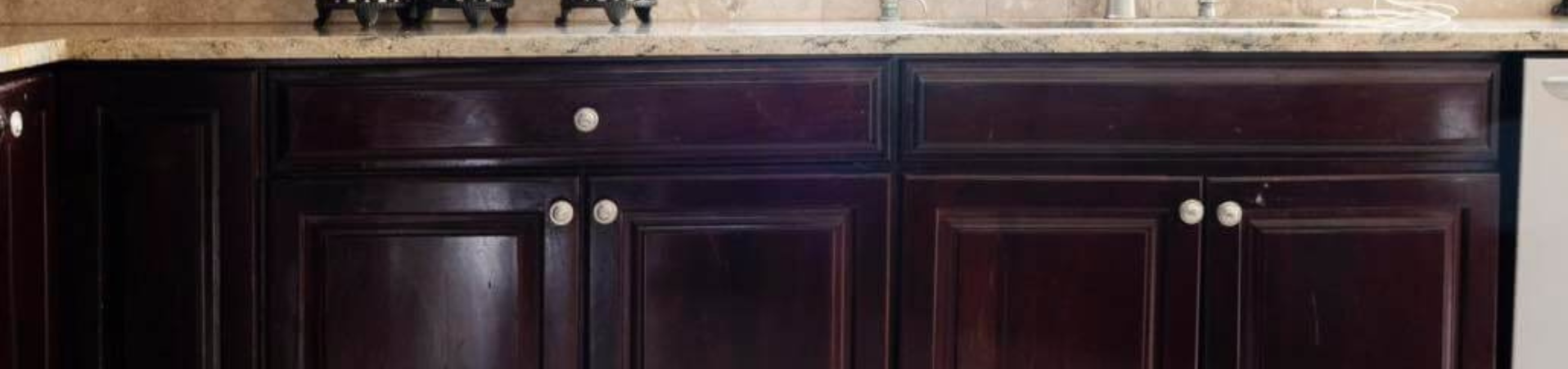 Photo of kitchen with old cabinets before refinishing