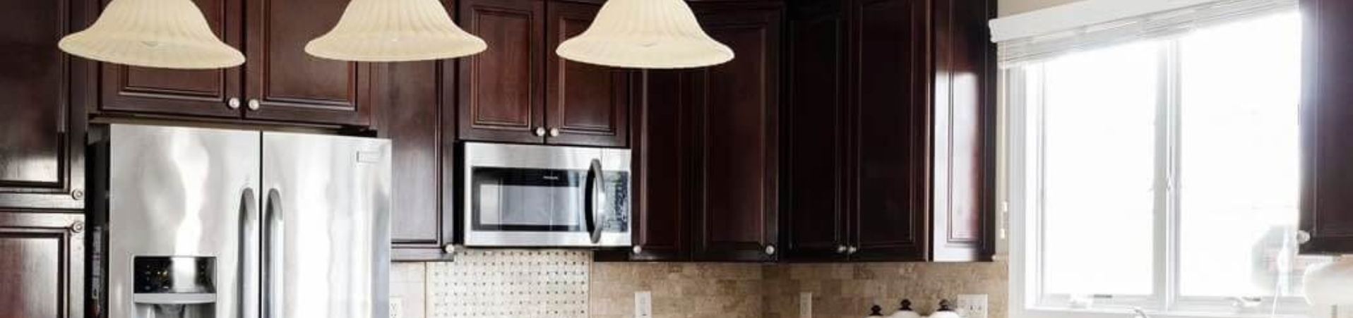 Photo of kitchen with old cabinets before refinishing