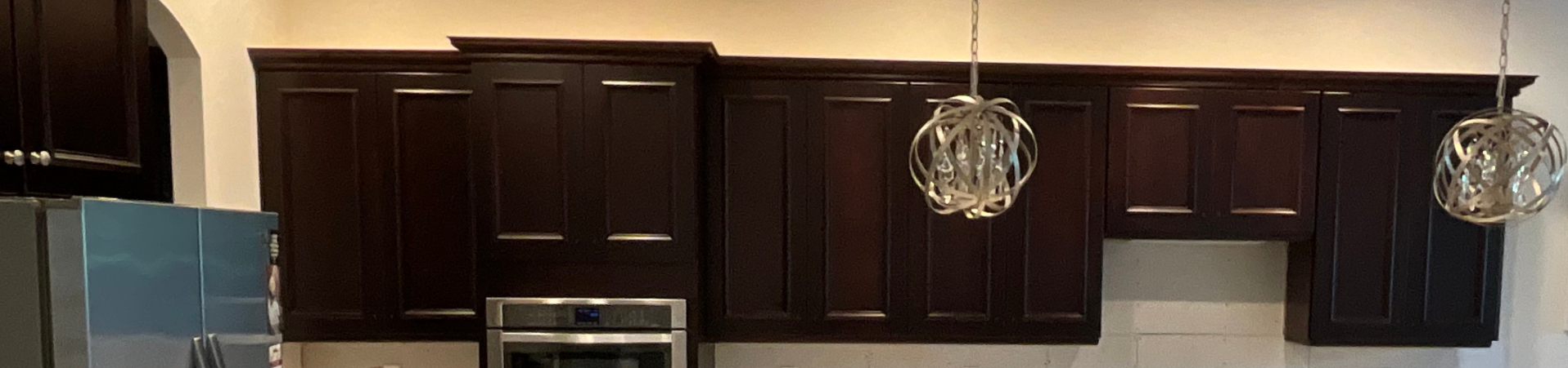 Photo of kitchen with old cabinets before refinishing