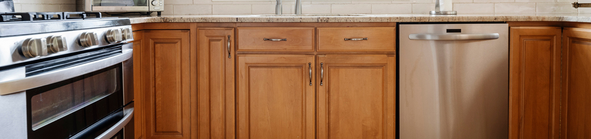 Photo of kitchen with old cabinets before refinishing