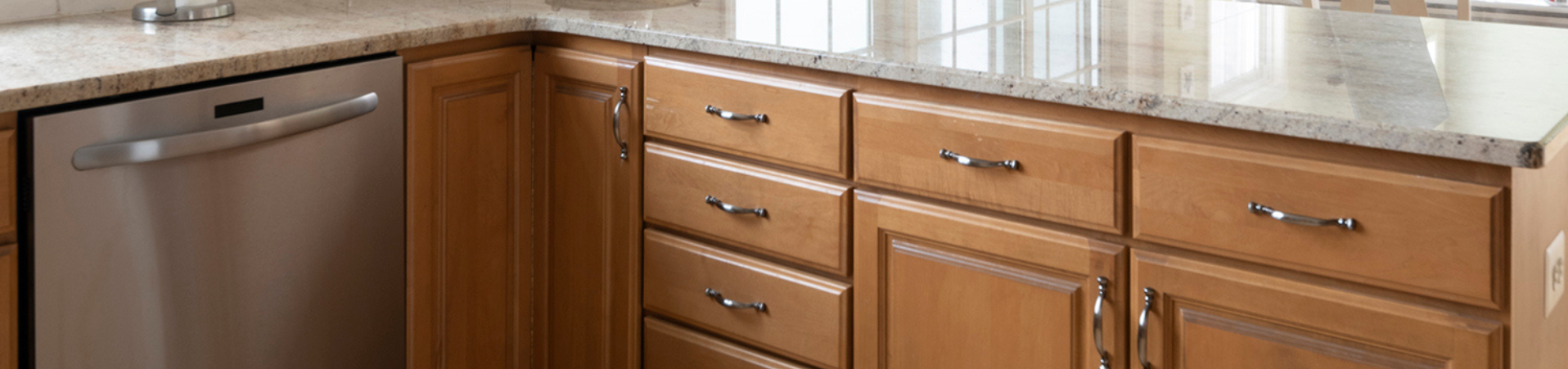 Photo of kitchen with old cabinets before refinishing