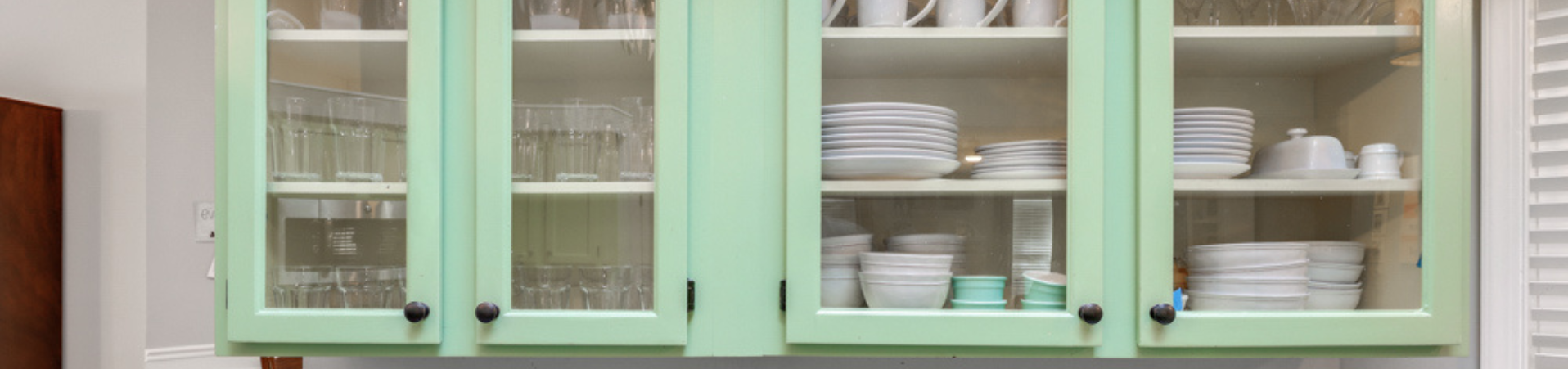 Photo of kitchen with old cabinets before refinishing