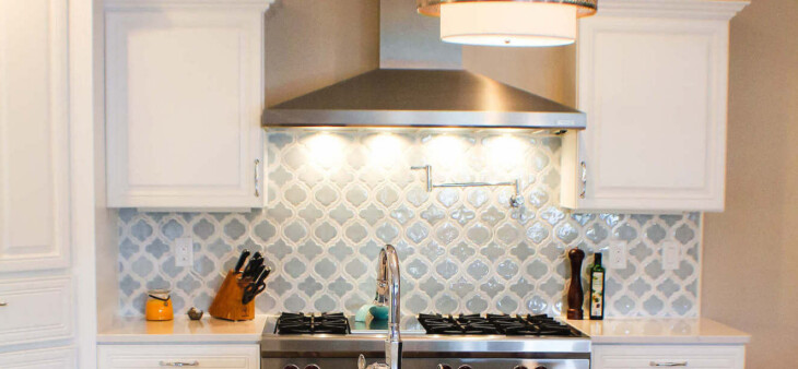 how lighting affect kitchen cabinet paint colors