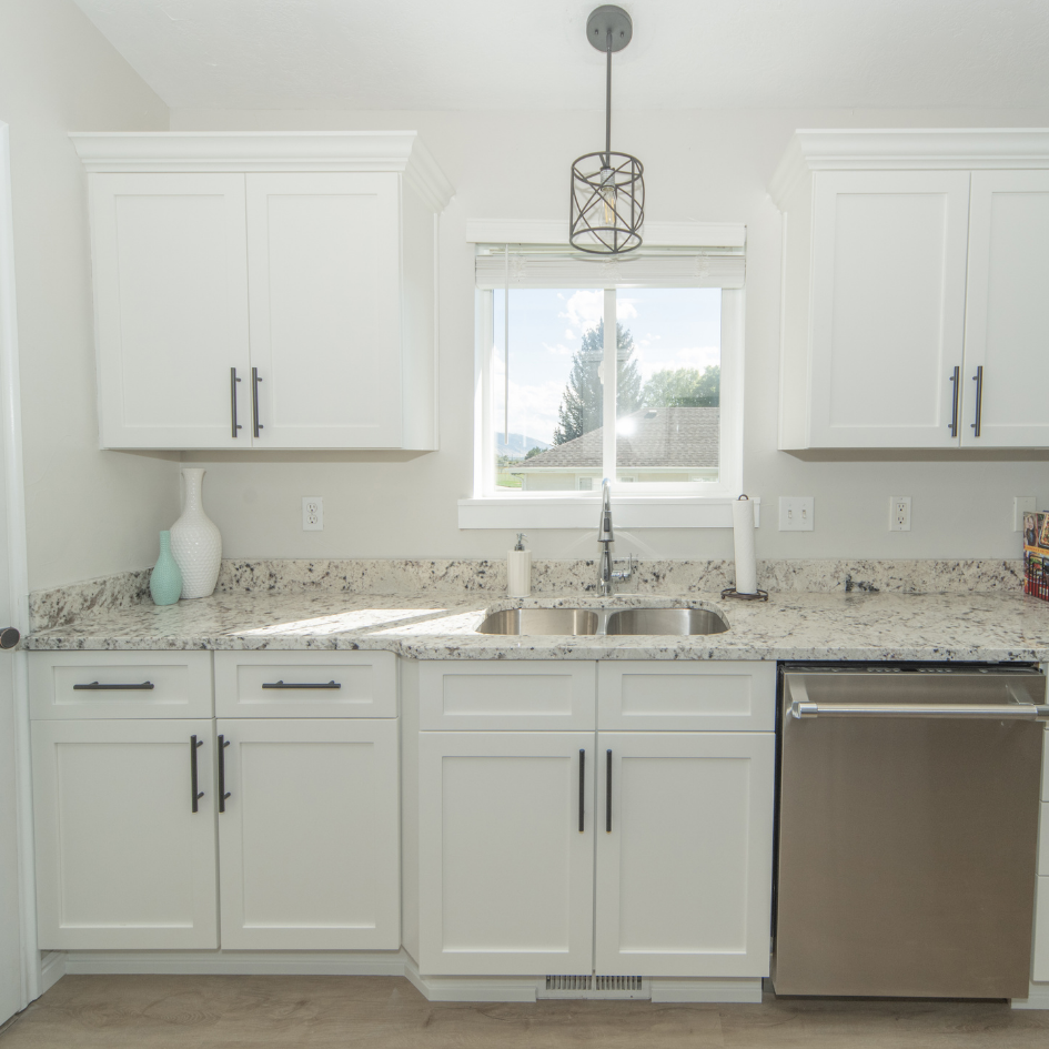 After-before/after cabinet refacing