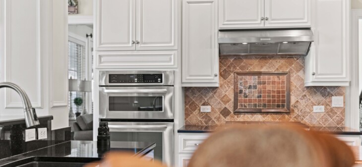 cabinet painting in Elmhurst
