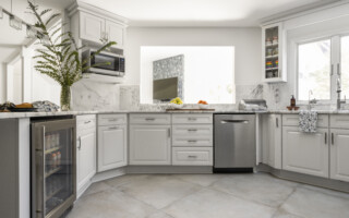 Winter Cape – Navy Stone 23 Revamp Your Kitchen with the Right Cabinet & Hardware Combinations