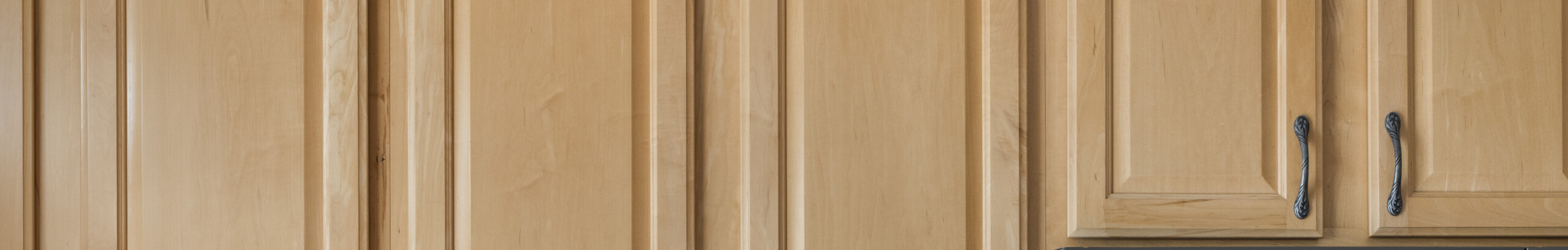 Photo of kitchen with old cabinets before refinishing