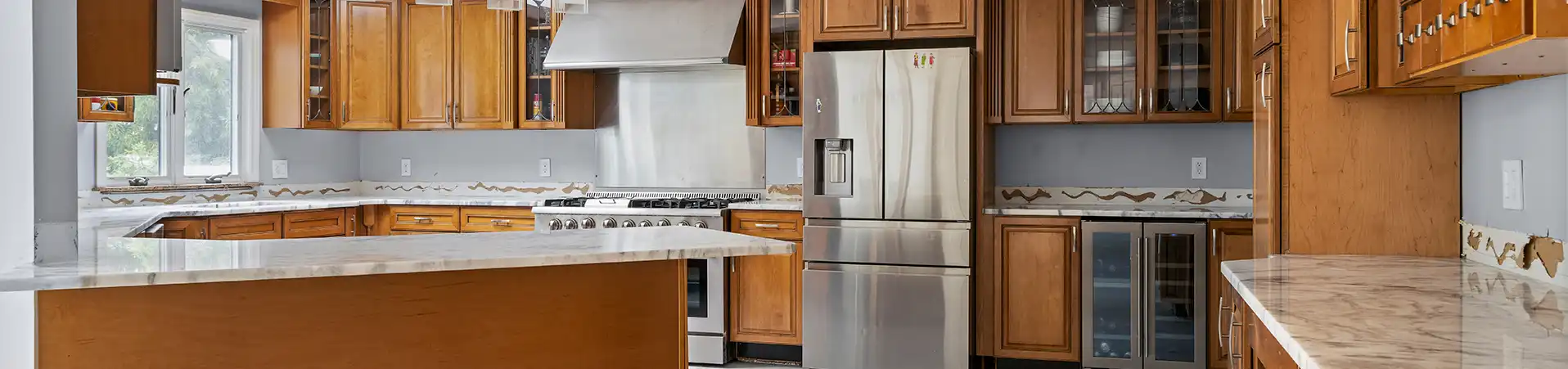 Photo of kitchen with old cabinets before refinishing