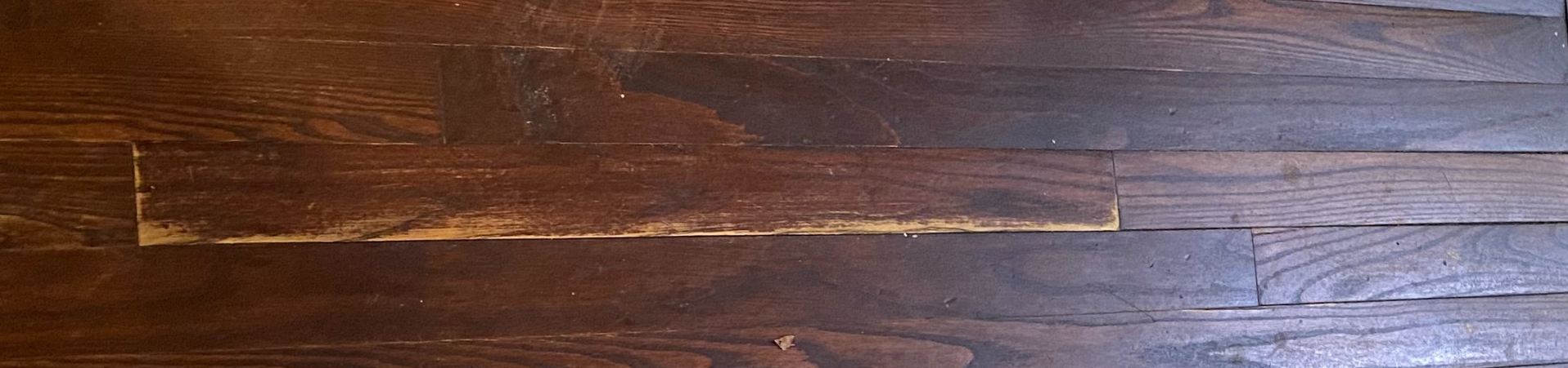 Photo of kitchen with old cabinets before refinishing