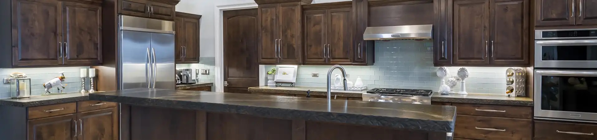 Photo of kitchen with old cabinets before refinishing